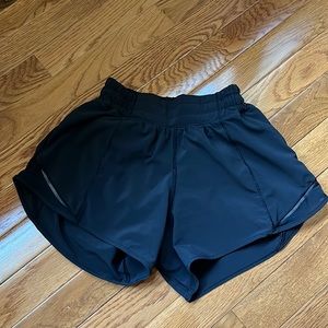 Lululemon hotty hot 4”